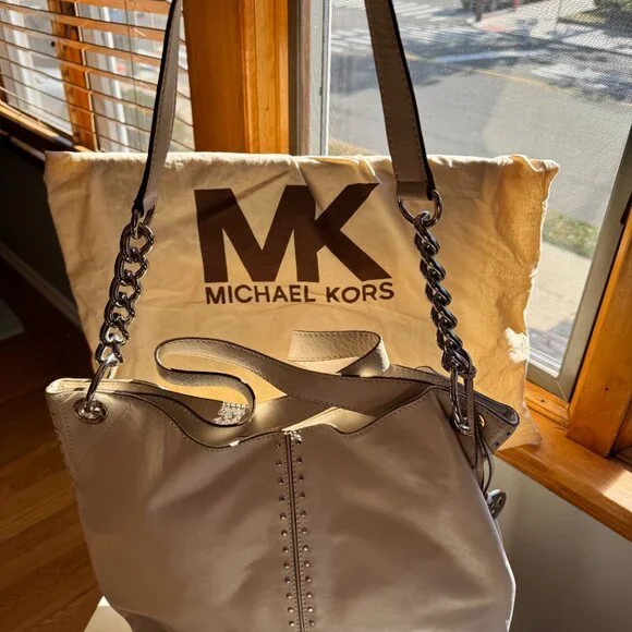 MK Magic White Studded Shoulder Bag – Impeccable condition! - Picture 3 of 5